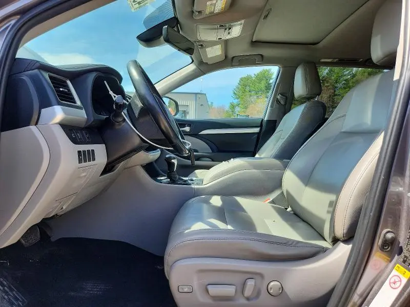 2019 TOYOTA HIGHLANDER XLE  