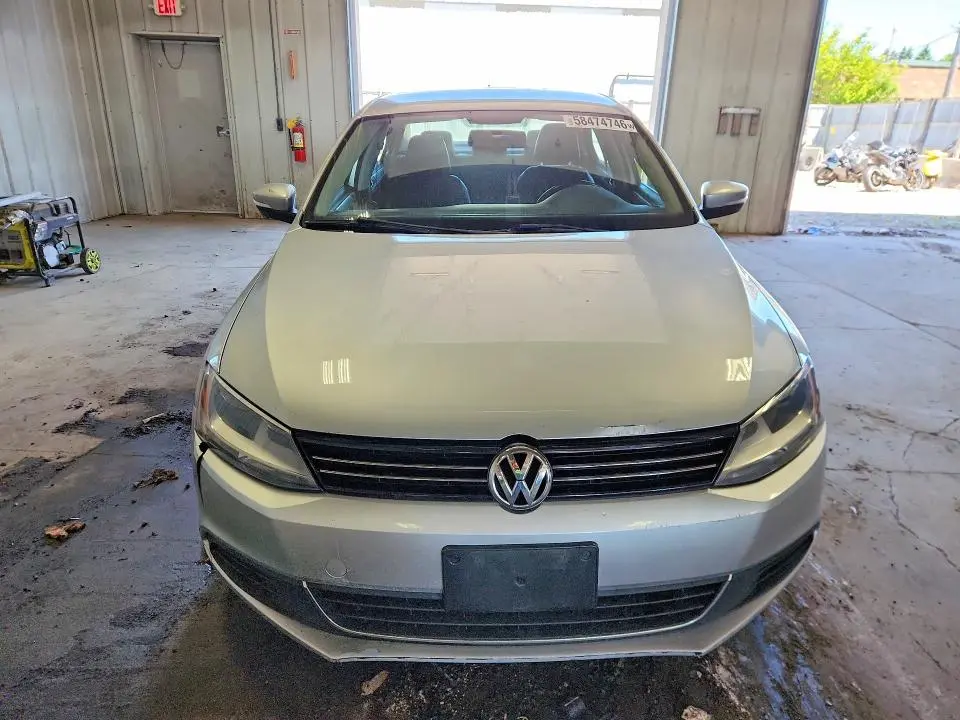 2013 VOLKSWAGEN JETTA SE  