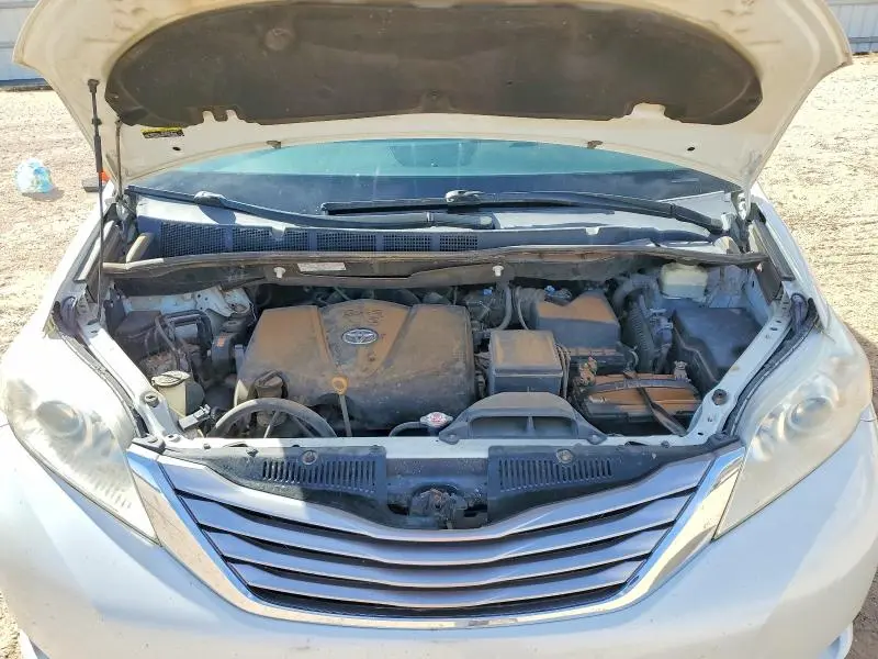 2017 TOYOTA SIENNA XLE  