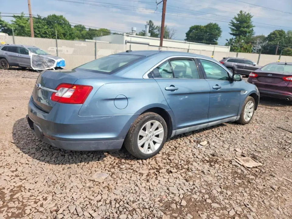 2010 FORD TAURUS SE  