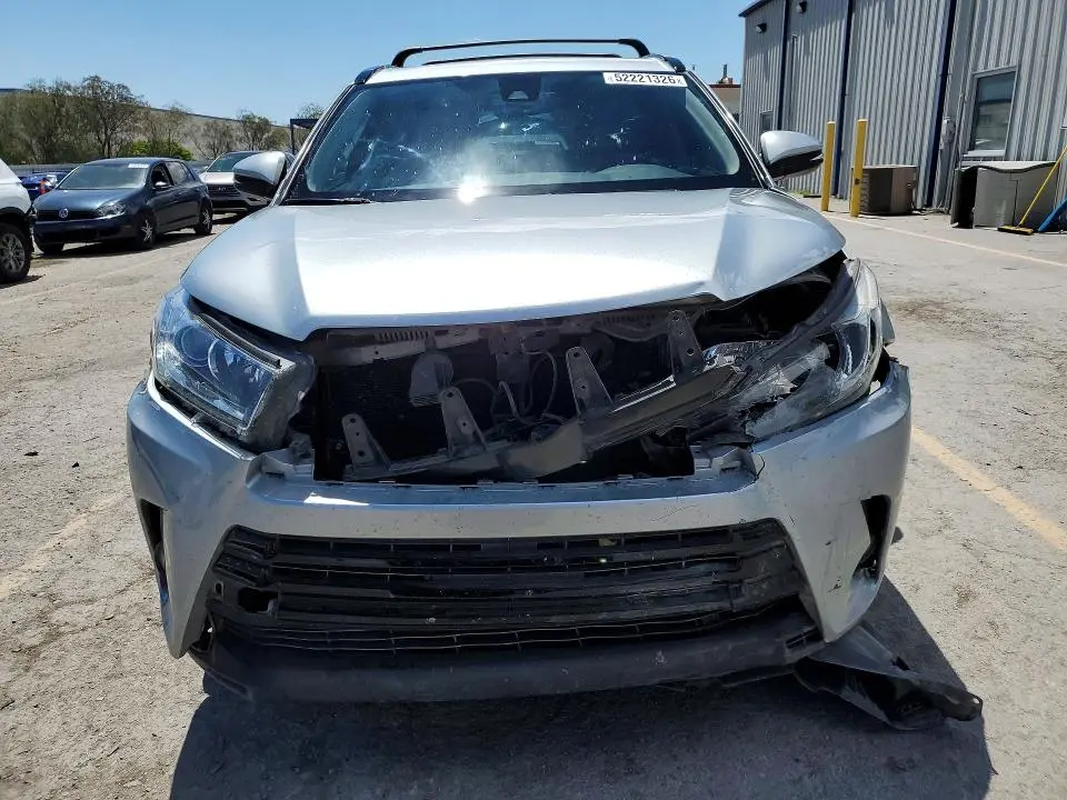2017 TOYOTA HIGHLANDER SE  