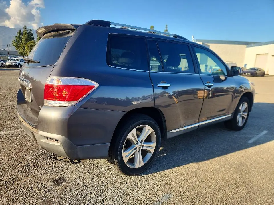 2013 TOYOTA HIGHLANDER LIMITED  