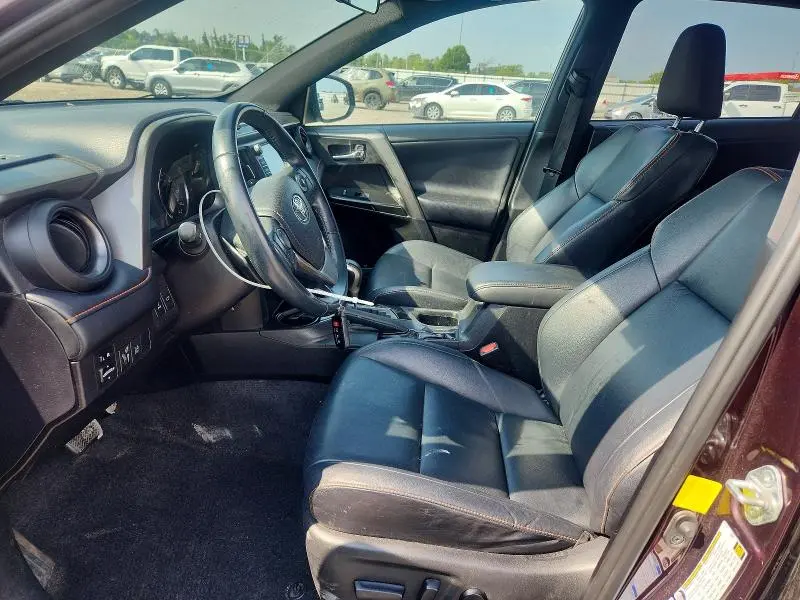 2016 TOYOTA RAV4 SE  