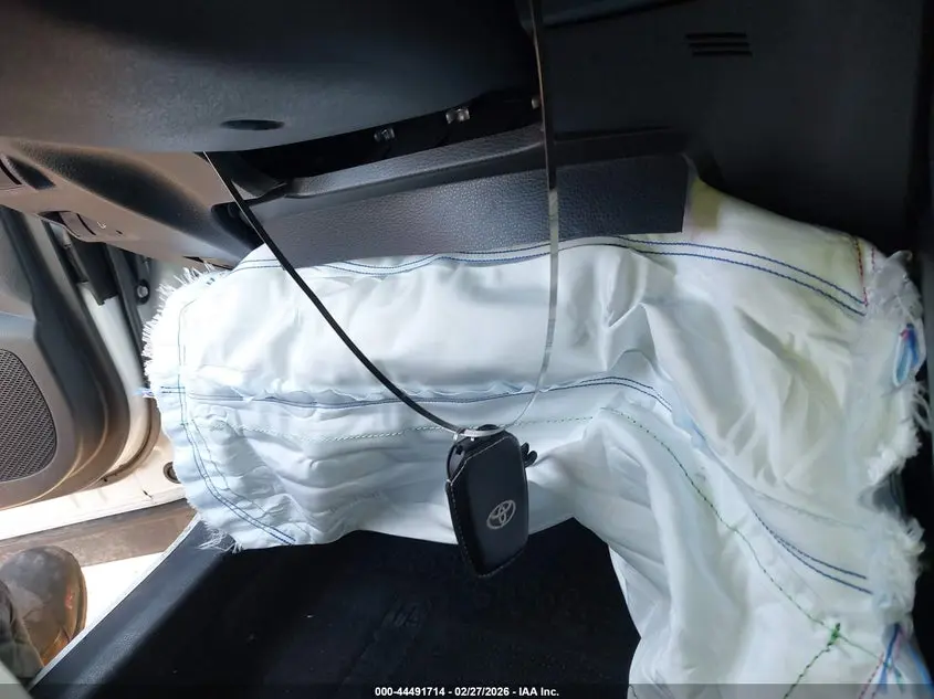 2024 TOYOTA COROLLA CROSS HYBRID SE