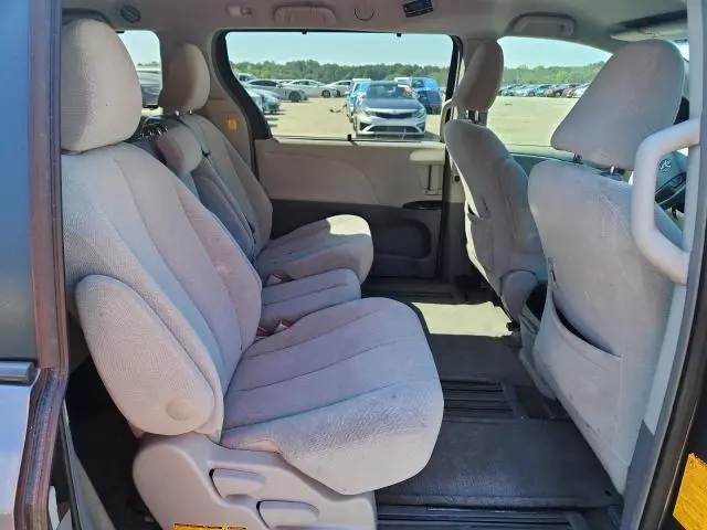 2013 TOYOTA SIENNA LE