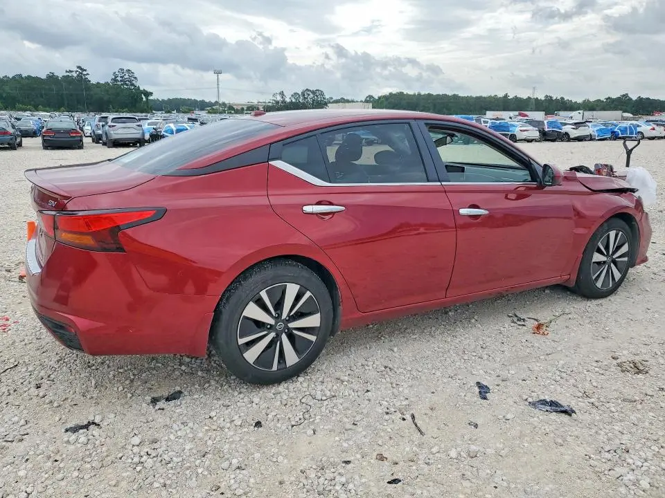 2022 NISSAN ALTIMA SV  