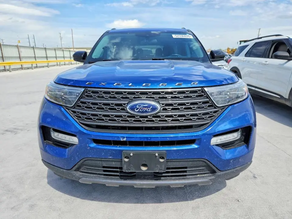 2022 FORD EXPLORER XLT  