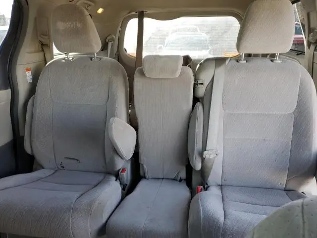 2015 TOYOTA SIENNA LE  