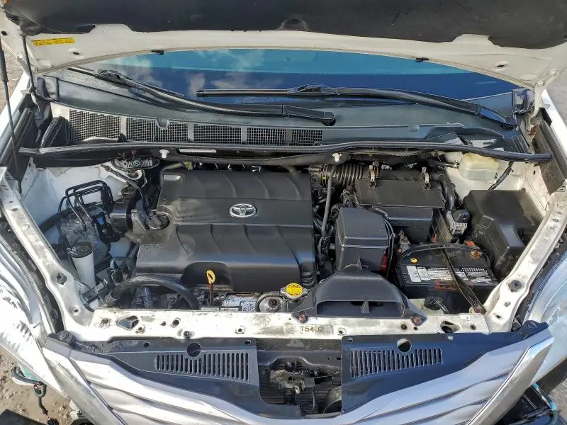 2016 TOYOTA SIENNA XLE  