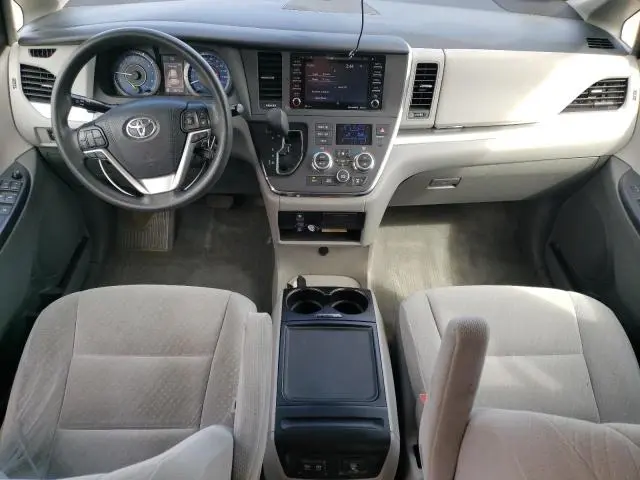 2018 TOYOTA SIENNA LE  