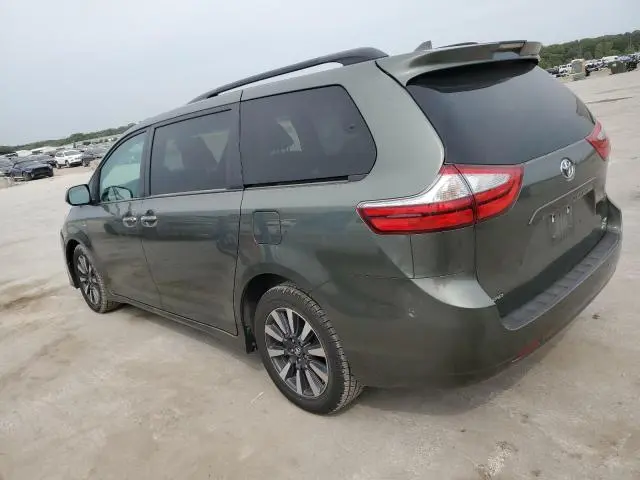 2019 TOYOTA SIENNA XLE