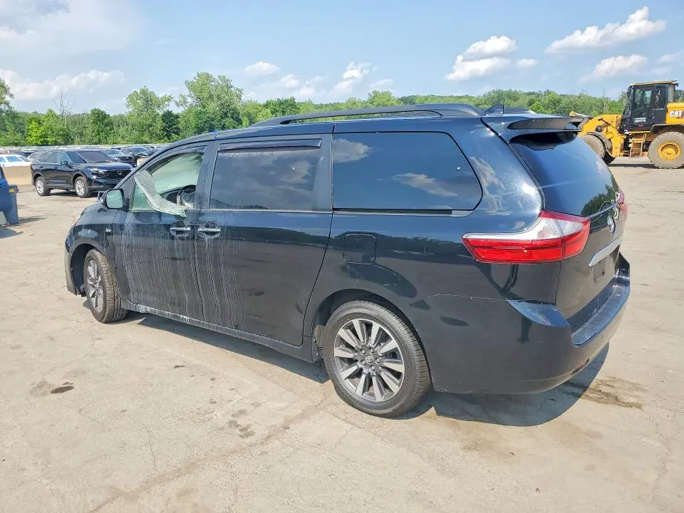 2019 TOYOTA SIENNA   