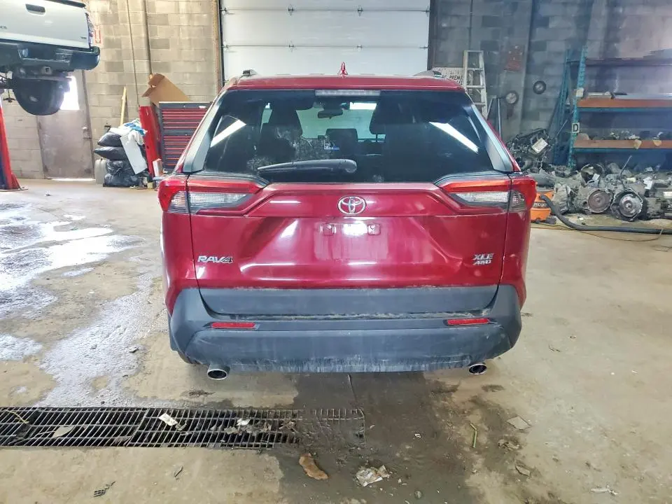 2019 TOYOTA RAV4 XLE  