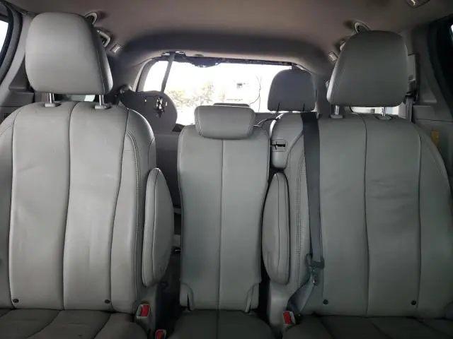 2014 TOYOTA SIENNA XLE  