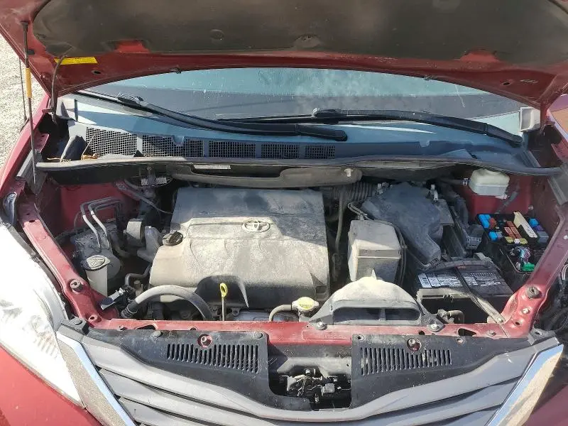 2013 TOYOTA SIENNA XLE 8-PASSENGER  