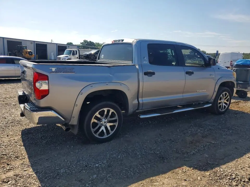 2016 TOYOTA TUNDRA CREWMAX SR5  