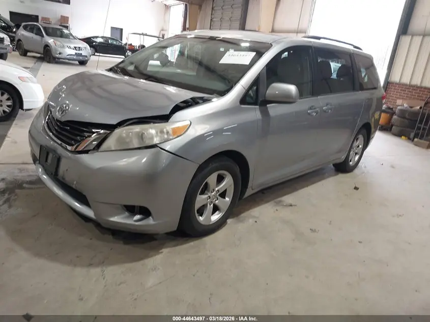 2014 TOYOTA SIENNA LE V6 8 PASSENGER