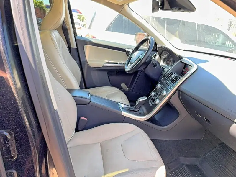 2016 VOLVO XC60 T5 PREMIER  