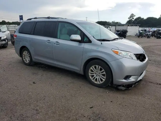 2014 TOYOTA SIENNA XLE  