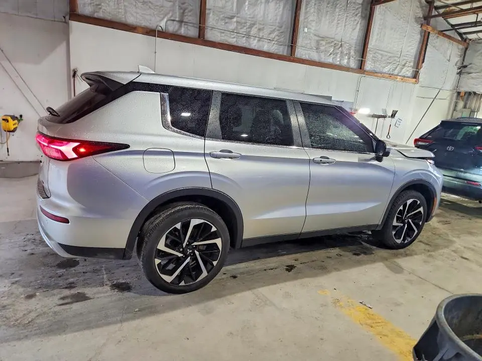 2024 MITSUBISHI OUTLANDER SE  