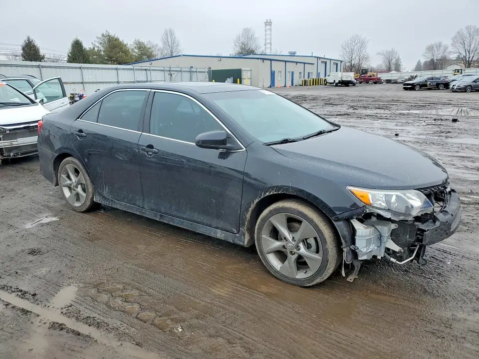 2012 TOYOTA CAMRY SE V6  