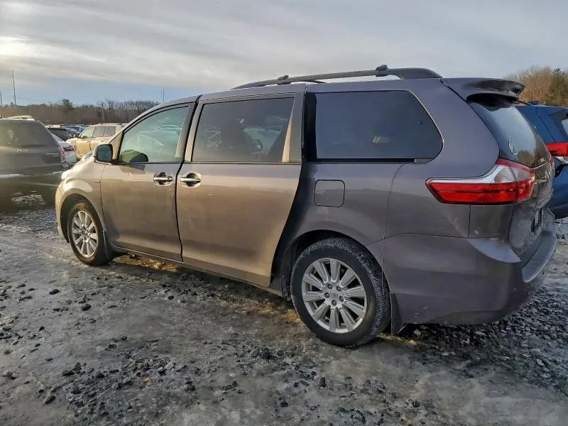 2017 TOYOTA SIENNA XLE  