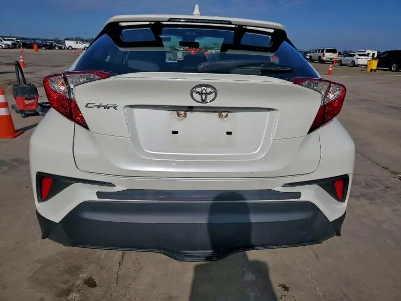 2021 TOYOTA C-HR XLE  