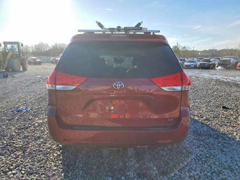 2013 TOYOTA SIENNA LE  