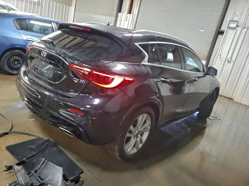 2017 INFINITI QX30 BASE  