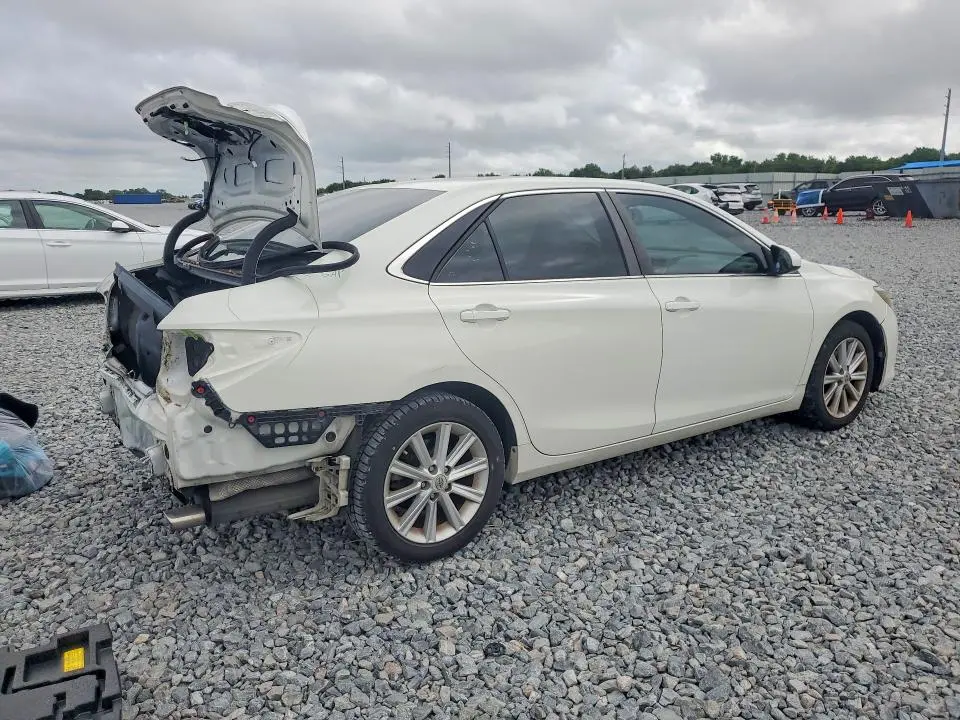 2015 TOYOTA CAMRY SE  