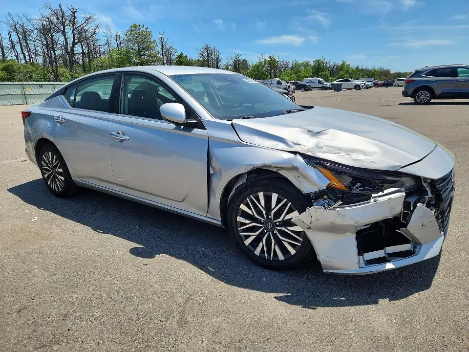 2023 NISSAN ALTIMA SV  