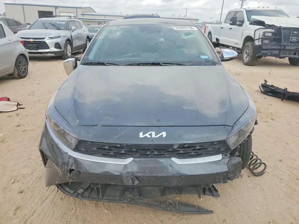 2024 KIA FORTE LXS  