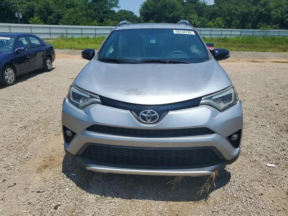 2016 TOYOTA RAV4 SE  