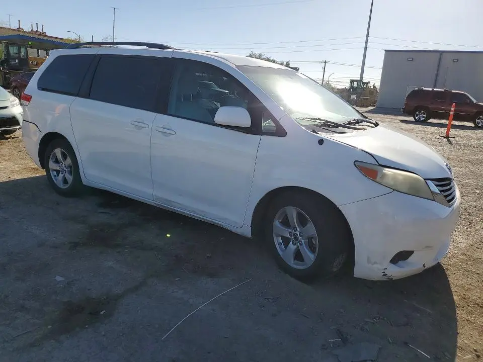 2014 TOYOTA SIENNA LE  