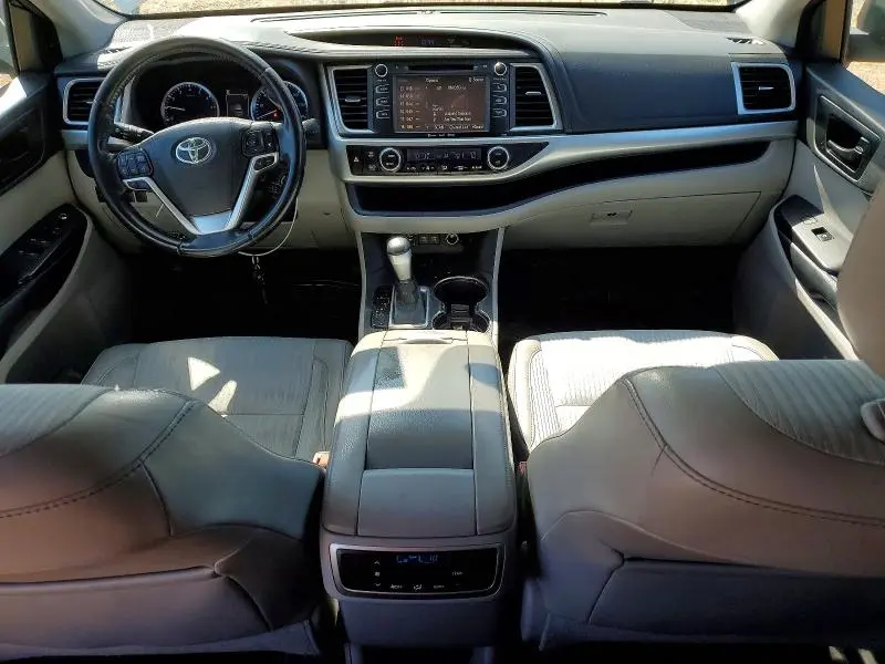 2017 TOYOTA HIGHLANDER LE PLUS  