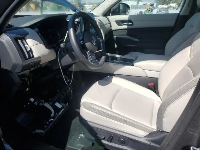 2025 NISSAN PATHFINDER SL  