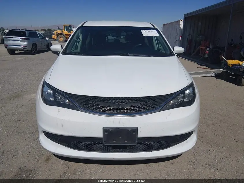 2021 CHRYSLER VOYAGER LX