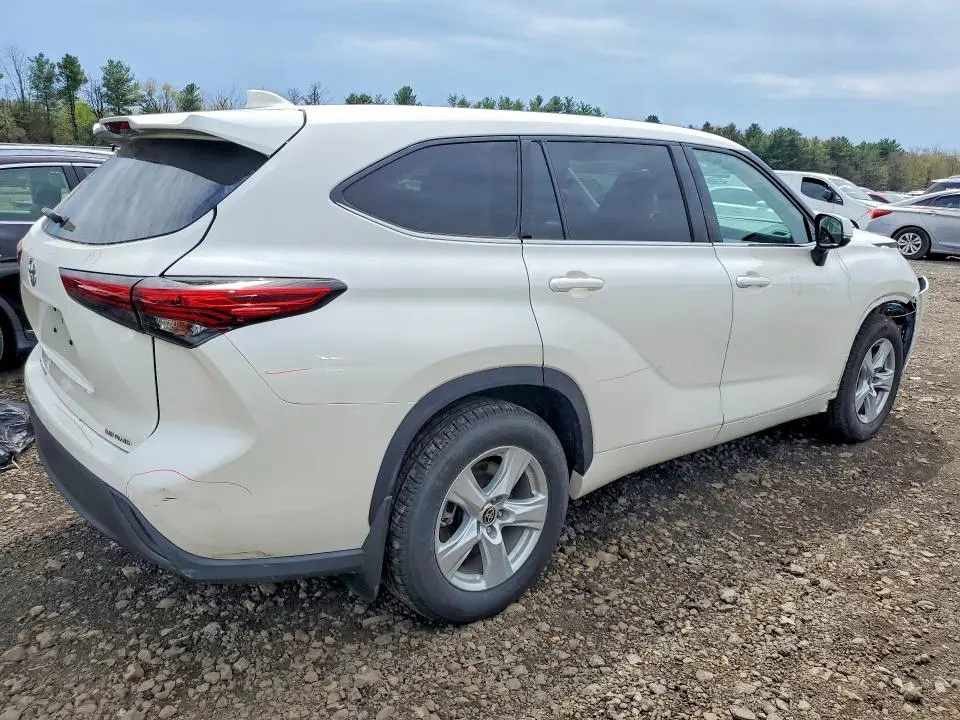 2021 TOYOTA HIGHLANDER LE  