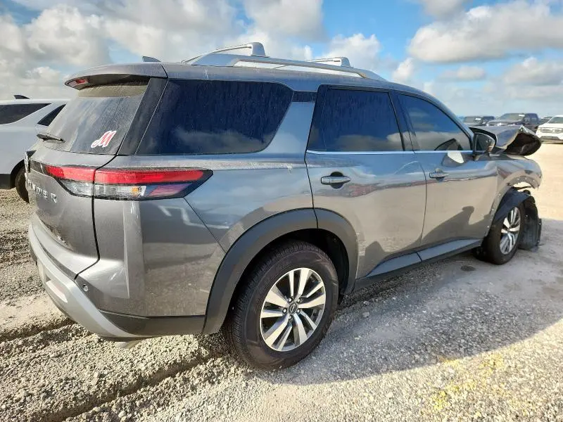 2023 NISSAN PATHFINDER SL  