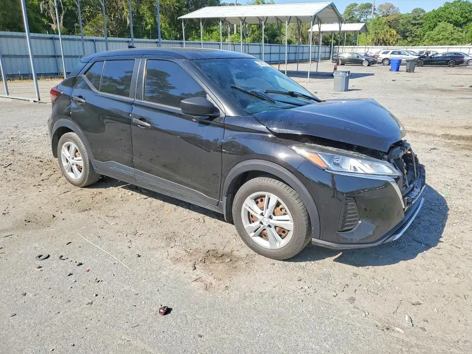 2022 NISSAN KICKS S  