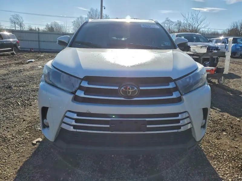 2019 TOYOTA HIGHLANDER SE  