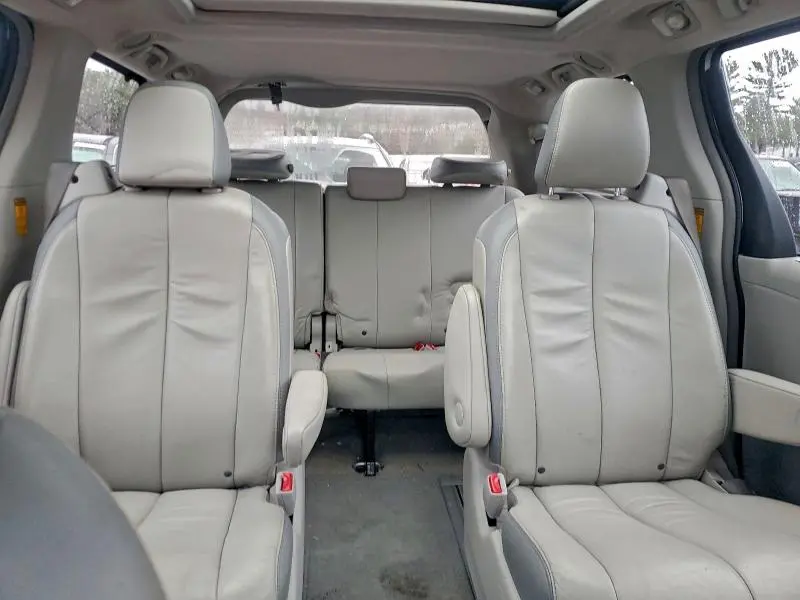 2013 TOYOTA SIENNA XLE  