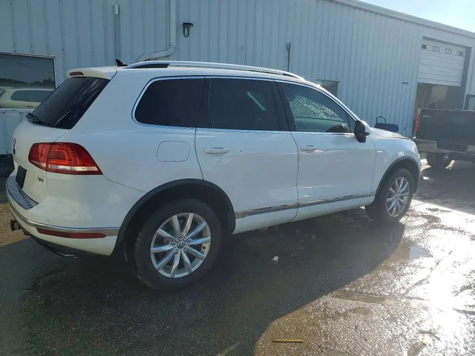 2016 VOLKSWAGEN TOUAREG SPORT  