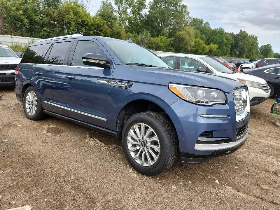 2022 LINCOLN NAVIGATOR   