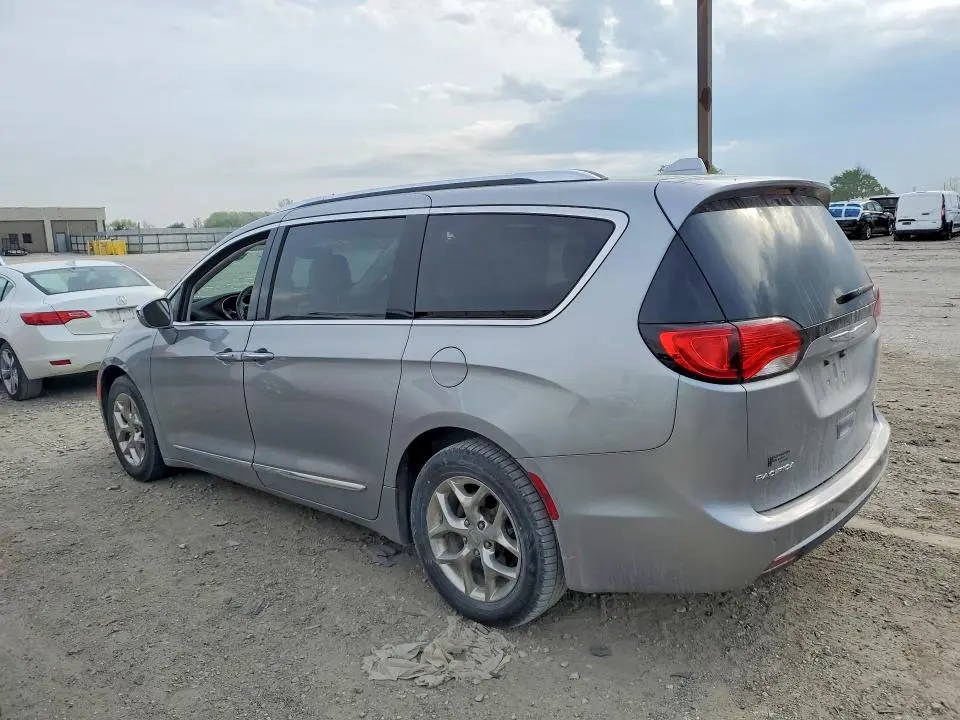 2017 CHRYSLER PACIFICA LIMITED  