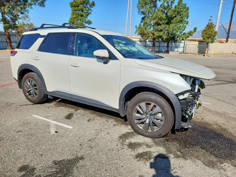 2024 NISSAN PATHFINDER SV  