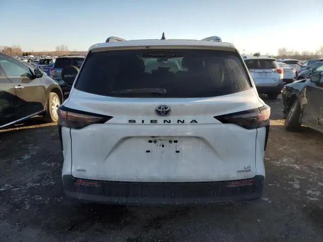 2024 TOYOTA SIENNA LE