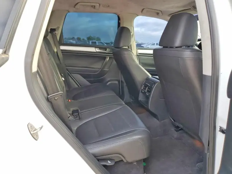 2013 VOLKSWAGEN TOUAREG   