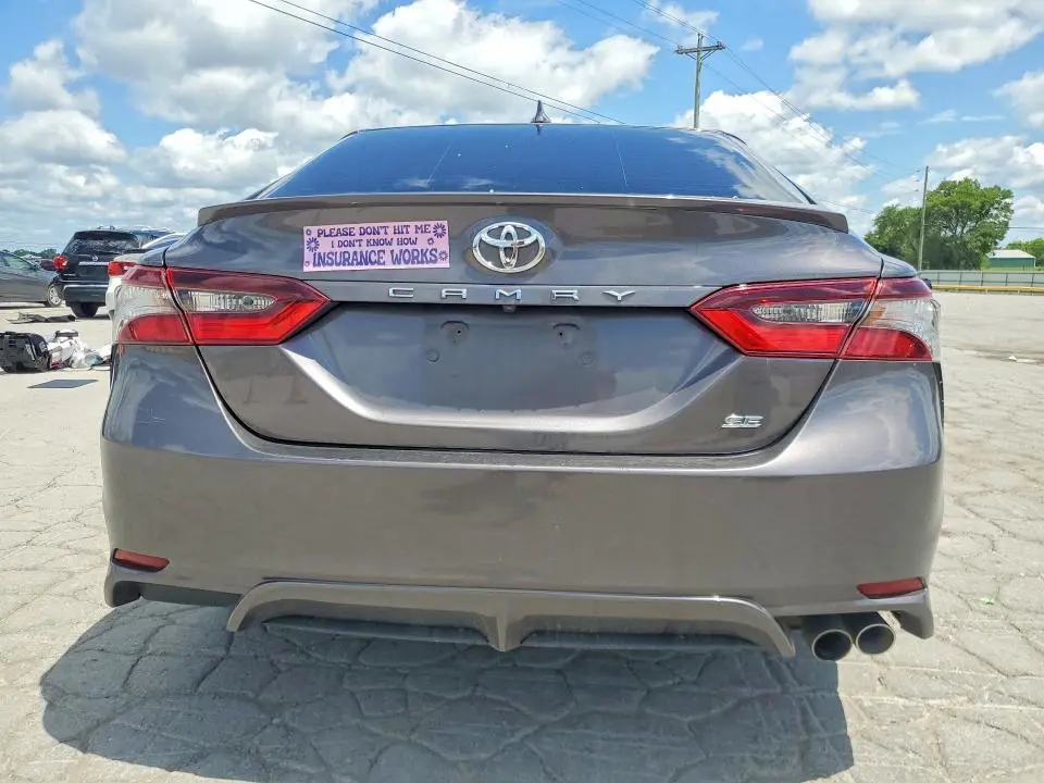 2021 TOYOTA CAMRY SE  