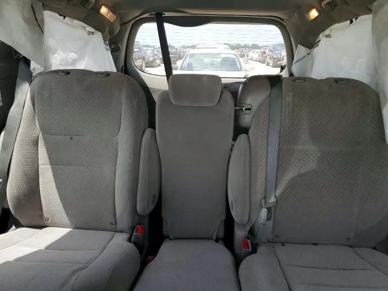 2019 TOYOTA SIENNA LE  